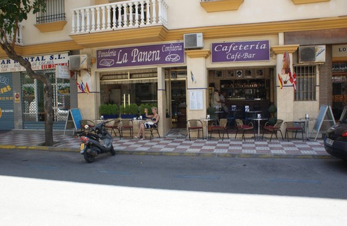 Fuengirola City Centre Apartment | Fuengirola- air conditioned & wifi beach and town centre apartment