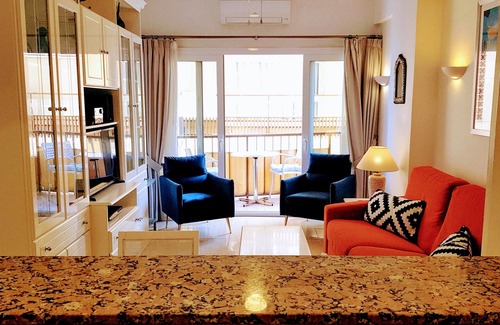 Fuengirola Apartment | Fuengirola, Central, Quality Sea View Apartment, Beach Front Block, FREE WiFi