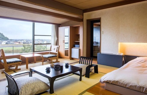 Izu Nagaoka Onsen House | Fugaku Hanabusa