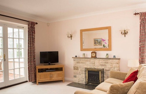 Corfe Castle Village House | Fulbeck Cottage (Sleeps 7 + Baby)