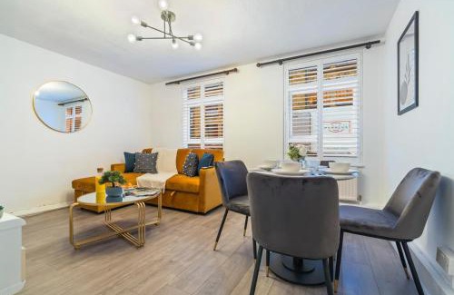 Munster Apartment | Fulham Serviced Apartment, Sleeps 6 WIFI Parking