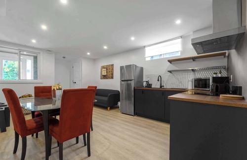 Toronto House | Full 2 Bdrm Private Unit w/parking