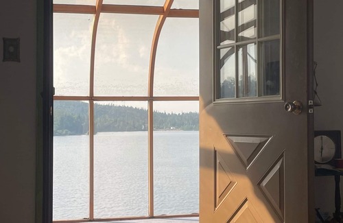 Schreiber House | Full 3 Bedroom Lake house House on Walker Lake, Epic Sunsets Just Outside Town