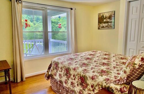 Sugar Grove House | Full Access to our Farm & Petting ZOO + Hot Tub!