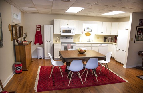 Arnoldsville Apartment | Full apartment w/kitchen, living room, w/d just outside of Athens GA, sleeps 6+