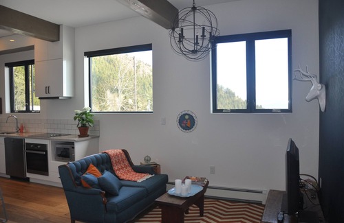 Rossland Apartment | Full apartment with private entry and garage parking in the heart of Rossland.