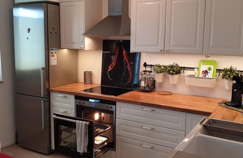 Munchen District Apartment | Full Apt, 2 BedRm, 2 bathRm. by ICM,15/20 min to CityCenter/Oktoberfest, Parking
