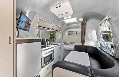 Comfort House | Full Bed with Bathroom, Kitchenette and Mini Fridge