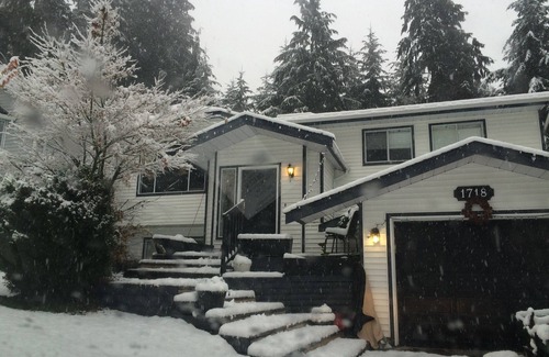 Deep Cove House | Full House steps from Mount Seymour Provincial Park and minutes to Deep Cove