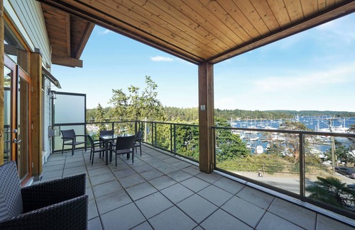 Ganges Condo | Full Condo with King & Queen beds - full kitchens on Salt Spring Island.