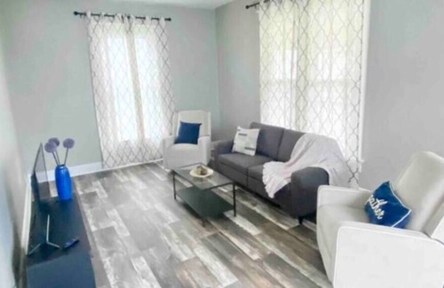 Shelbyville House | Full Duplex for 16 people