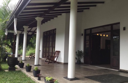 Yatinuwara Villa | Full Facilitated Villa