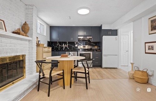 Thornhill Villa | Full floor 2 bedroom suite at Thornhill
