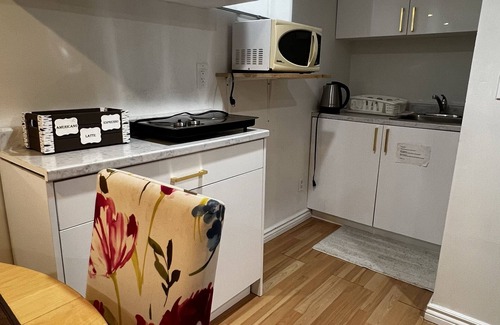 Newmarket House | Full FurnishednFreshly renovated cozy basementn5 minutes to Upper Canada Mall