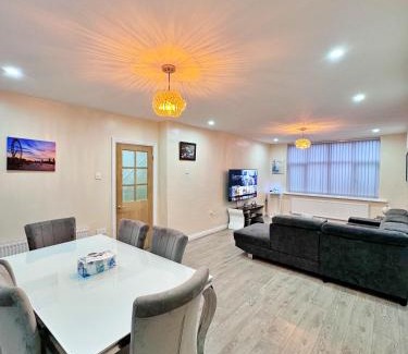 Cheetham Hill House | Full Home in Heywood Street near Cheetham Hill