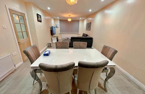 Cheetham Hill House | Full Home in Heywood Street near Cheetham Hill