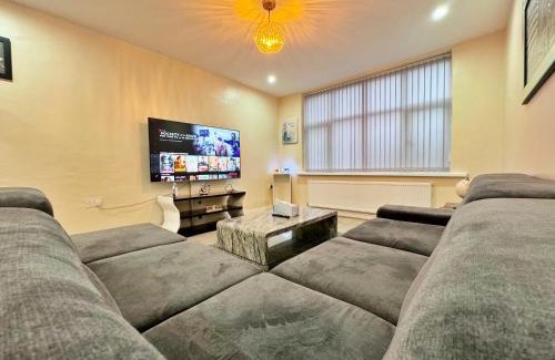 Cheetham Hill House | Full Home in Heywood Street near Cheetham Hill