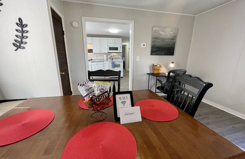 Lincoln House | Full home short walk to Memorial stadium, Hawks field, Railyard & Pinnacle arena