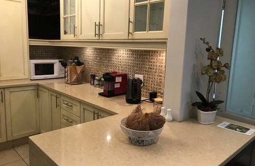 Greater Johannesburg Metropolitan Area House | Full House 150m from 4th ave Parkhurst (high speed wifi & Netflix)