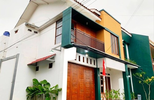 Depok House | Full House 6 BR with Privat Pool near Maguwoharjo Stadium @FHStay Maguwo