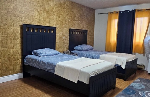 Pickering Hotel | FULL HOUSE! Free Parking! 5 min from GO, Malls, Attractions, Restaurants