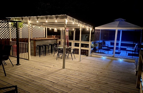 Prairie Du Chien House | Full house in PdC w/large deck - only blocks from downtown & the Mississippi!