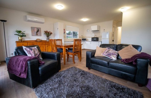 Loch Sport House | FULL HOUSE PLUS APARTMENT-BY LAKE VICTORIA