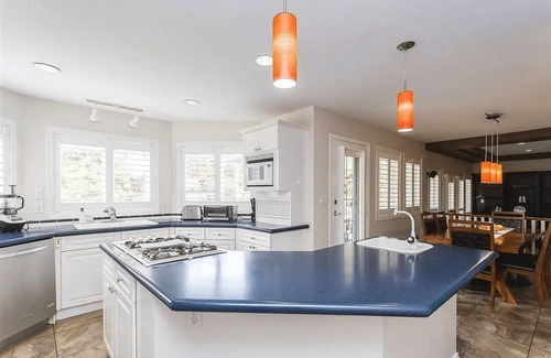 Townline Hill House | Full House with Peaceful neighborhood for Rent— 7 min from YXX