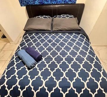 Verdun House | FULL KITCHEN 9min from DTOWN Room B
