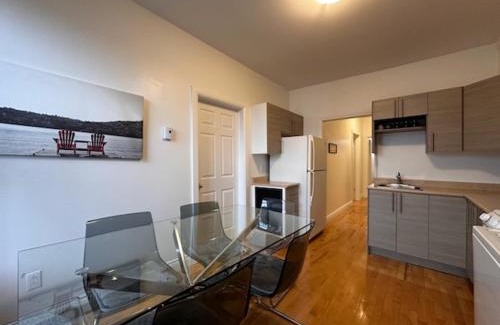 Verdun House | FULL KITCHEN 9min from DTOWN Room B