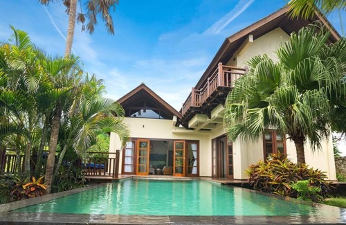 Tanjungbenoa Villa | Full kitchen facilities and a living room & Beach View