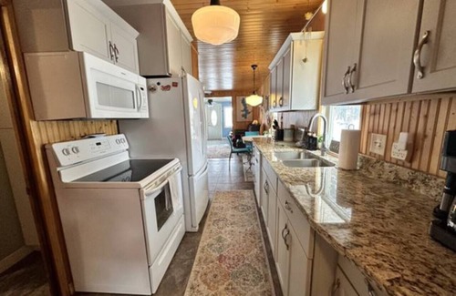 Orleans House | Full Kitchen,FamFriendly,Near Big Spring Lake