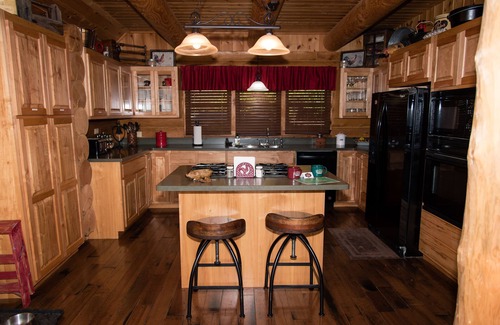 Franklin Cabin | Full Log Cabin,11 wooded acres near Franklin NC. Sleeps 16 in Beds. Waterfalls.