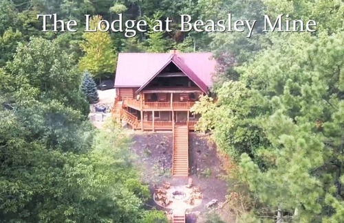 Franklin Cabin | Full Log Cabin,11 wooded acres near Franklin NC. Sleeps 16 in Beds. Waterfalls.