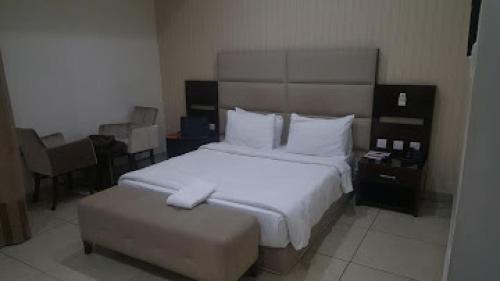 Owerri Cabin | Full Moon Hotel - Penthouse