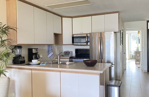 Kihei Condo | FULL OCEAN VIEW CLEAN SPACIOUS HIGH END REMODELED A/C IN LIVING + BEDROOMS