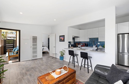 Laguna Beach Apartment | Full Ocean Views, Modern & walk to “Main Beach”