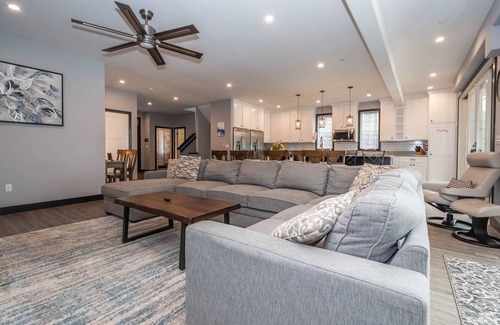 McHenry House | Full of Grace | Modern Lakefront Retreat + Dock & Hot Tub!