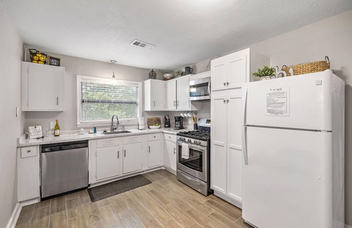 Pasadena House | Full remodel 3BR High-Speed WiFi Near Hobby Airport