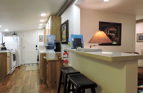 Prescott Cottage | Full Remodel! Sparkling Clean! Patio & Grill!