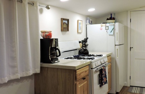 Prescott Cottage | Full Remodel! Sparkling Clean! Patio & Grill!