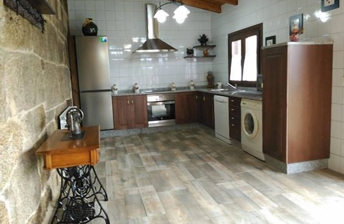 Ponte Caldelas Cottage | Full rental house for 8-10 people, ideal for families with pets.