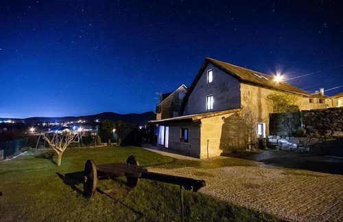 Ponte Caldelas Cottage | Full rental house for 8-10 people, ideal for families with pets.