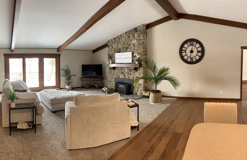Central Wisconsin House | Full Service 2023 U.S. Senior Open Executive Waterfront Estate
