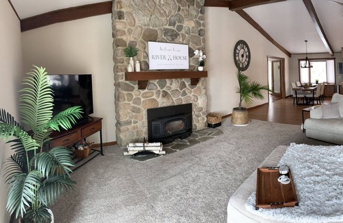 Central Wisconsin House | Full Service 2023 U.S. Senior Open Executive Waterfront Estate