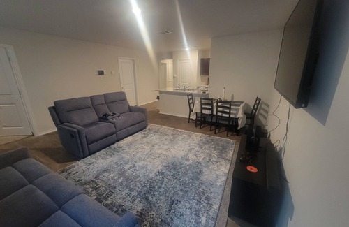 Medina Valley House | Full Size Private room with Private Bathroom
