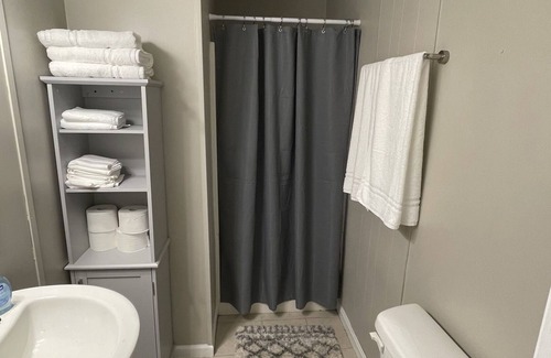 Tuscaloosa House | Full time rental 4 bedrooms and 2 baths.House is located 1 mile from UA campus.