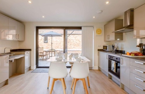 Bishampton Cottage | Fully Accessible-Disabled Adapted-Hot Tub-Pets