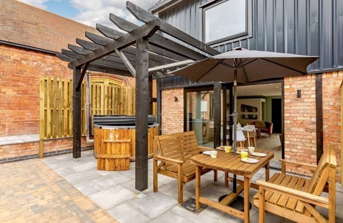 Bishampton Cottage | Fully Accessible-Disabled Adapted-Hot Tub-Pets