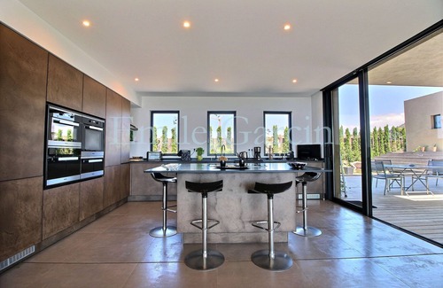 Corbara Villa | Fully air-conditioned, heated pool, located 50 meters from the sea.